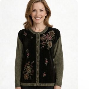 Feelings | Vintage Floral Embroidered Cardigan Sweater